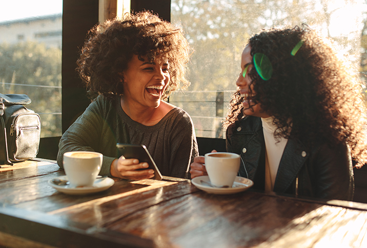 Two-women-laugh-over-coffee