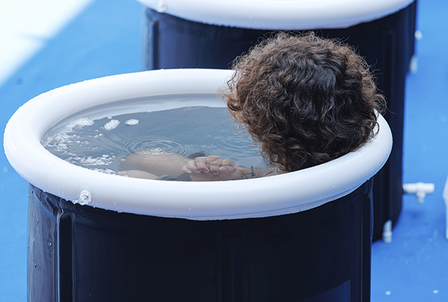 Ready to Cold Plunge? Benefits, Tips, and Risks